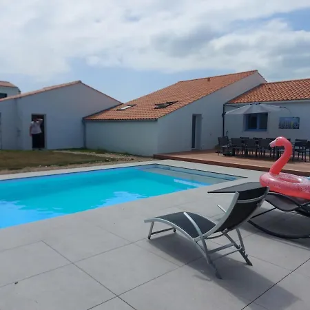 Holiday home Maison Familiale Avec Piscine 800 M De Luzeronde Noirmoutier-en-l'Ile