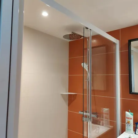 Maison Familiale Avec Piscine 800 M De Luzeronde 펜션 *