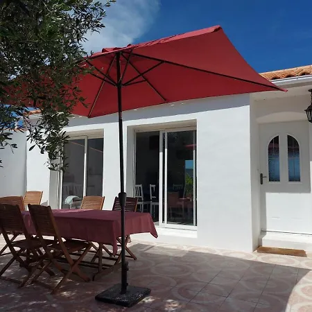 Maison Familiale Avec Piscine 800 M De Luzeronde 펜션